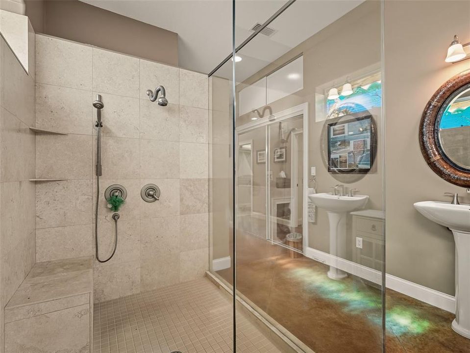 En Venta: $2,375,000 (4 camas, 3 baños, 4355 Pies cuadrados)