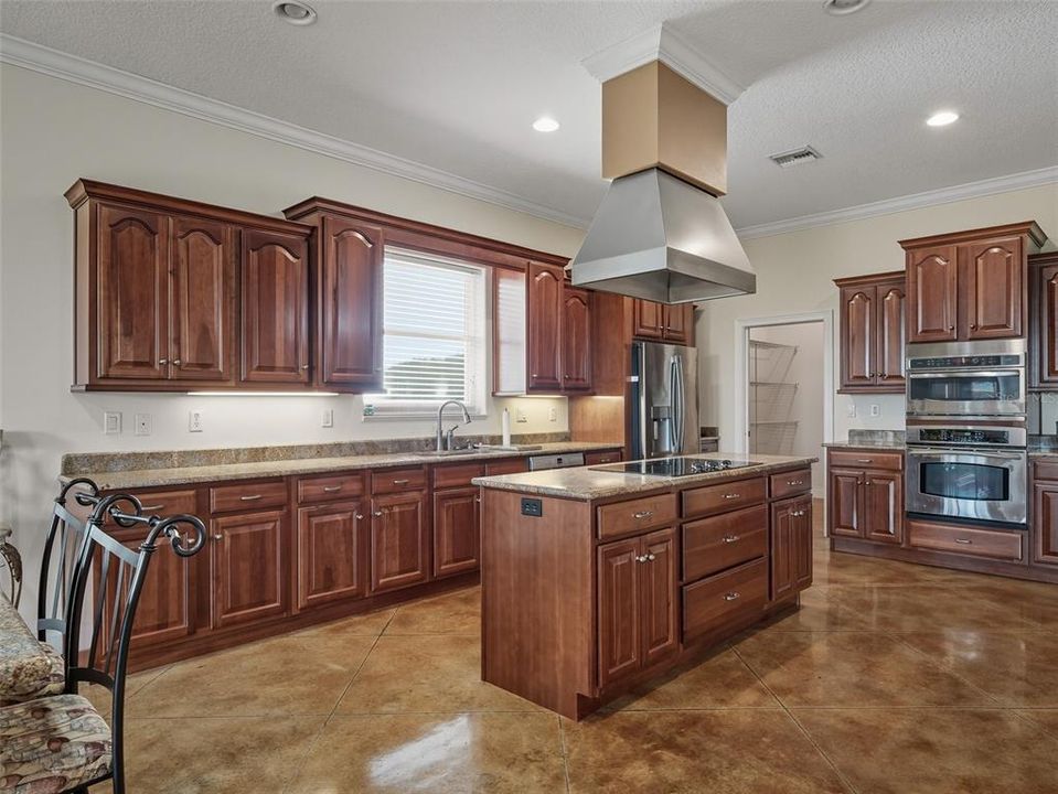 En Venta: $2,375,000 (4 camas, 3 baños, 4355 Pies cuadrados)