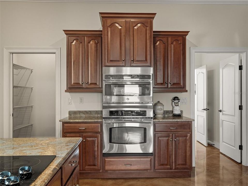 En Venta: $2,375,000 (4 camas, 3 baños, 4355 Pies cuadrados)