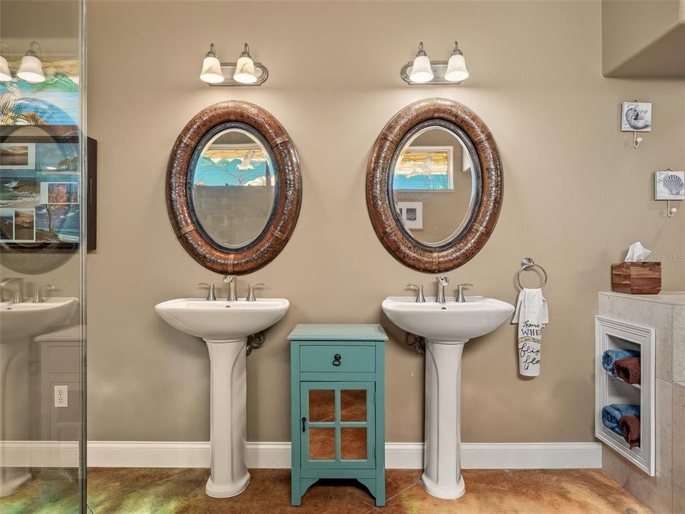 En Venta: $2,375,000 (4 camas, 3 baños, 4355 Pies cuadrados)