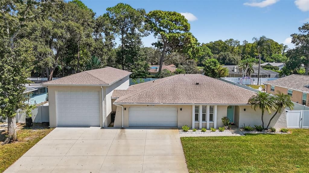 Recently Sold: $650,000 (3 beds, 2 baths, 1604 Square Feet)