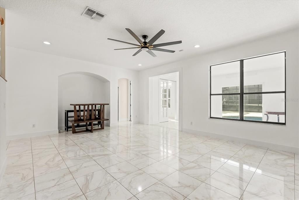 En Venta: $950,000 (6 camas, 4 baños, 4767 Pies cuadrados)