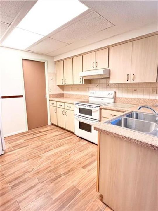 For Rent: $2,075 (3 beds, 2 baths, 1594 Square Feet)