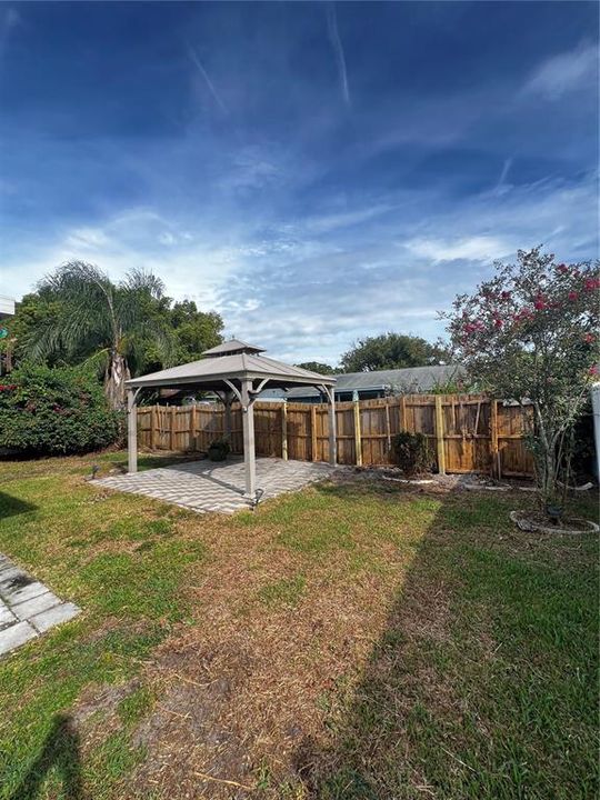 For Rent: $2,075 (3 beds, 2 baths, 1594 Square Feet)