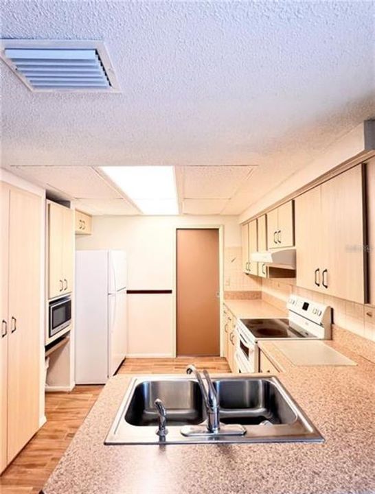 For Rent: $2,075 (3 beds, 2 baths, 1594 Square Feet)