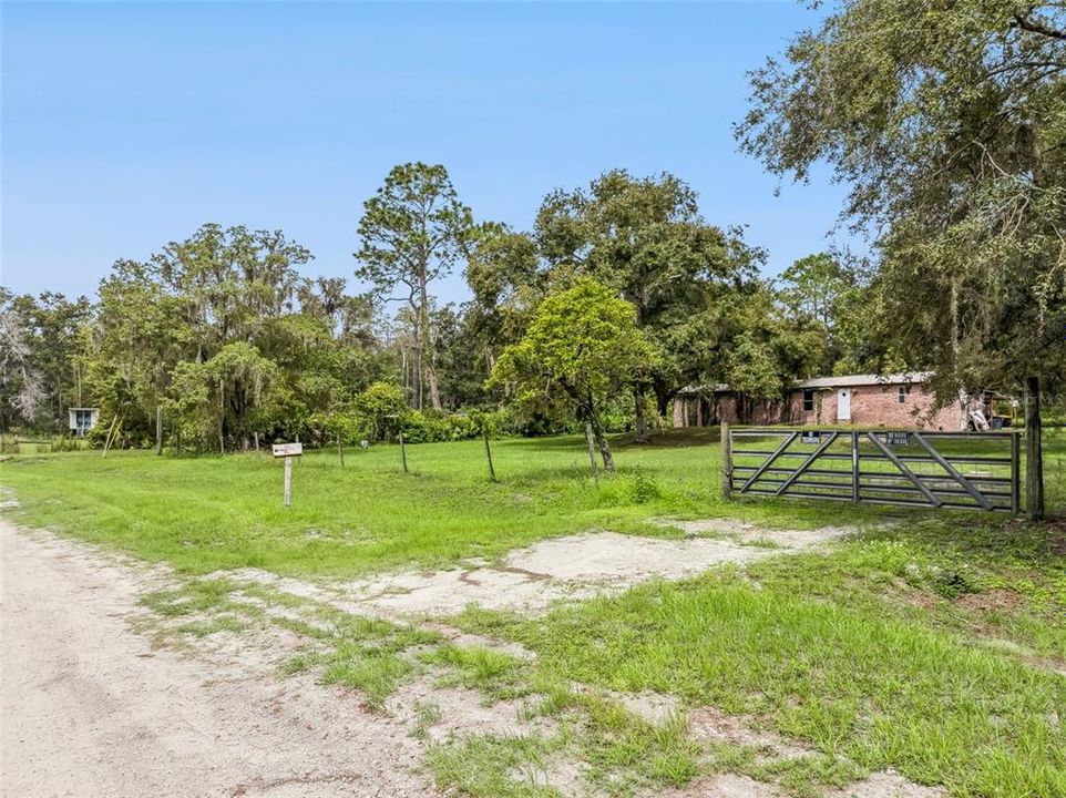 For Sale: $155,000 (3 beds, 2 baths, 1548 Square Feet)