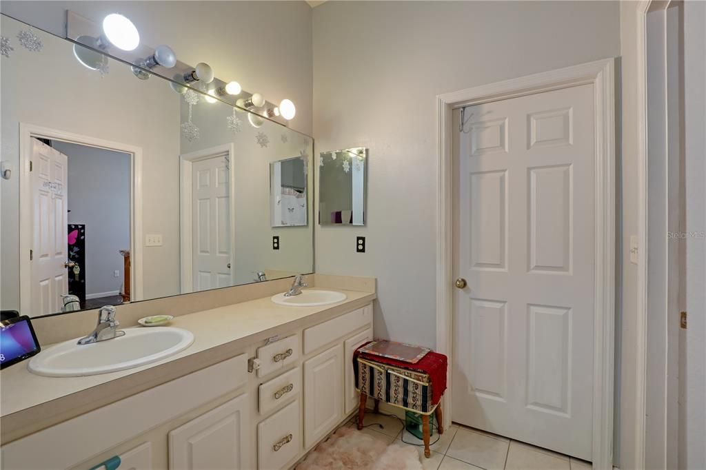 待售: $209,000 (3 贝兹, 2 浴室, 1440 平方英尺)