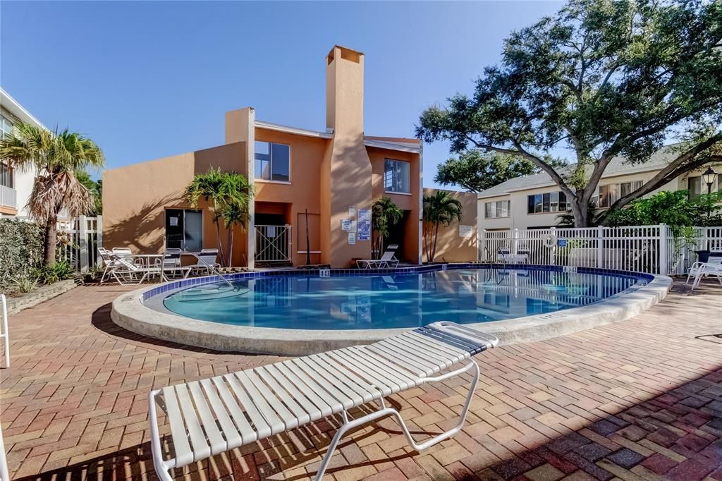 合同活跃: $178,000 (3 贝兹, 2 浴室, 1440 平方英尺)