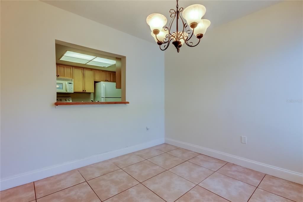 合同活跃: $178,000 (3 贝兹, 2 浴室, 1440 平方英尺)