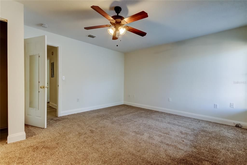 合同活跃: $178,000 (3 贝兹, 2 浴室, 1440 平方英尺)