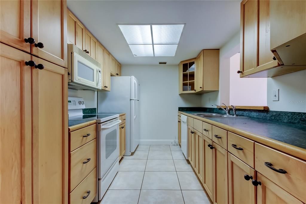 合同活跃: $178,000 (3 贝兹, 2 浴室, 1440 平方英尺)