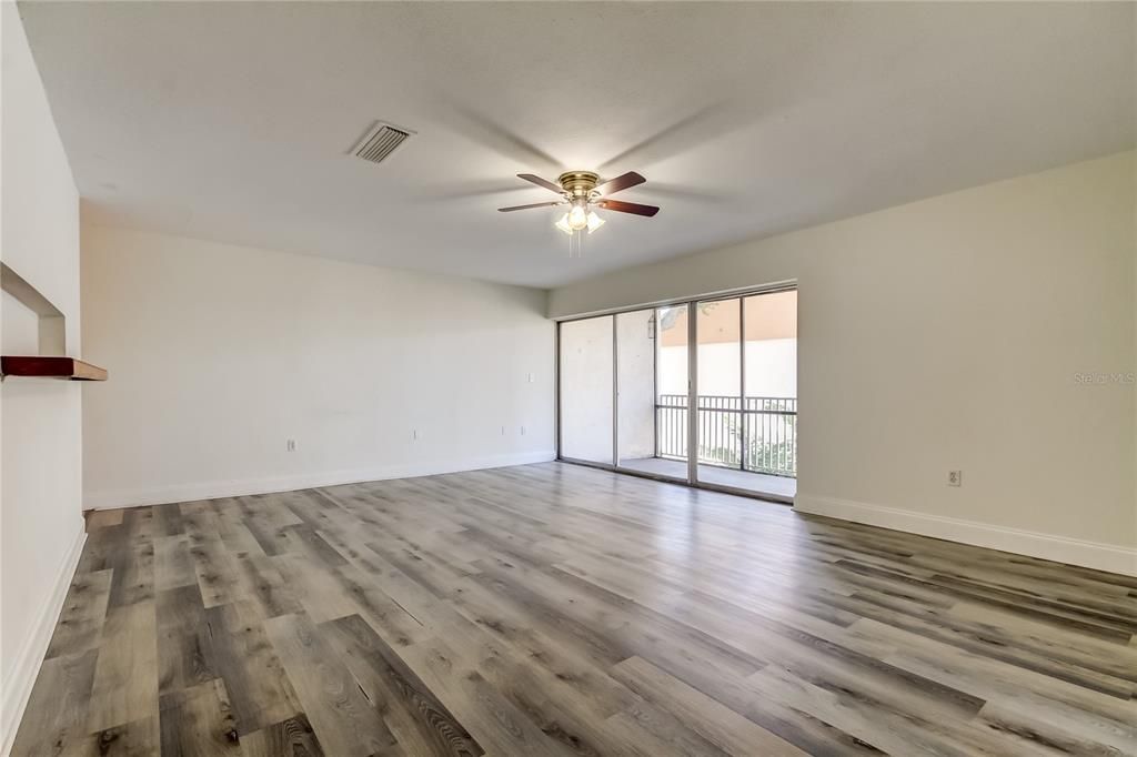 合同活跃: $178,000 (3 贝兹, 2 浴室, 1440 平方英尺)