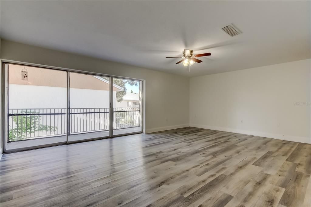 合同活跃: $178,000 (3 贝兹, 2 浴室, 1440 平方英尺)