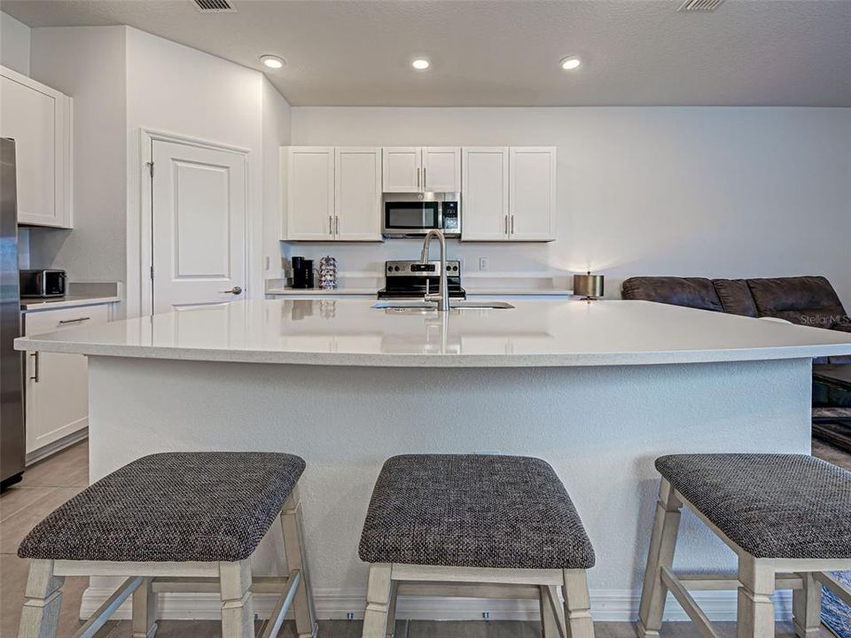 На продажу: $355,000 (3 спален, 2 ванн, 1555 Квадратных фут)