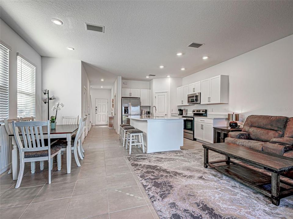 На продажу: $355,000 (3 спален, 2 ванн, 1555 Квадратных фут)