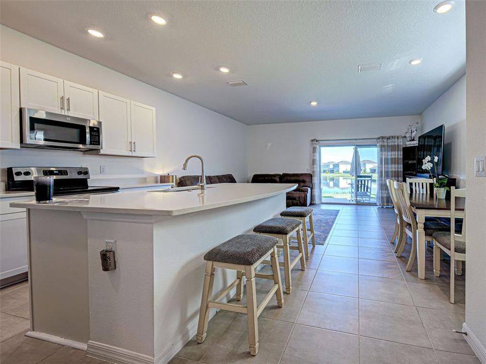 На продажу: $355,000 (3 спален, 2 ванн, 1555 Квадратных фут)