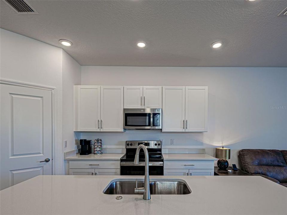 На продажу: $355,000 (3 спален, 2 ванн, 1555 Квадратных фут)