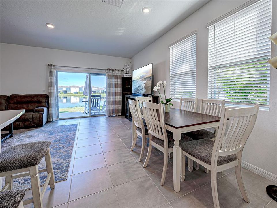 На продажу: $355,000 (3 спален, 2 ванн, 1555 Квадратных фут)