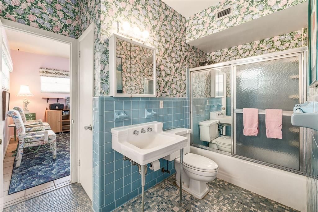 For Sale: $1,650,000 (4 beds, 3 baths, 3785 Square Feet)