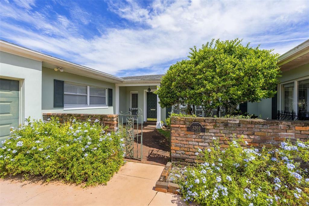 For Sale: $1,650,000 (4 beds, 3 baths, 3785 Square Feet)