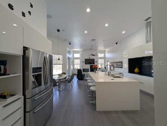 Под контрактом: $710,000 (4 спален, 3 ванн, 2674 Квадратных фут)