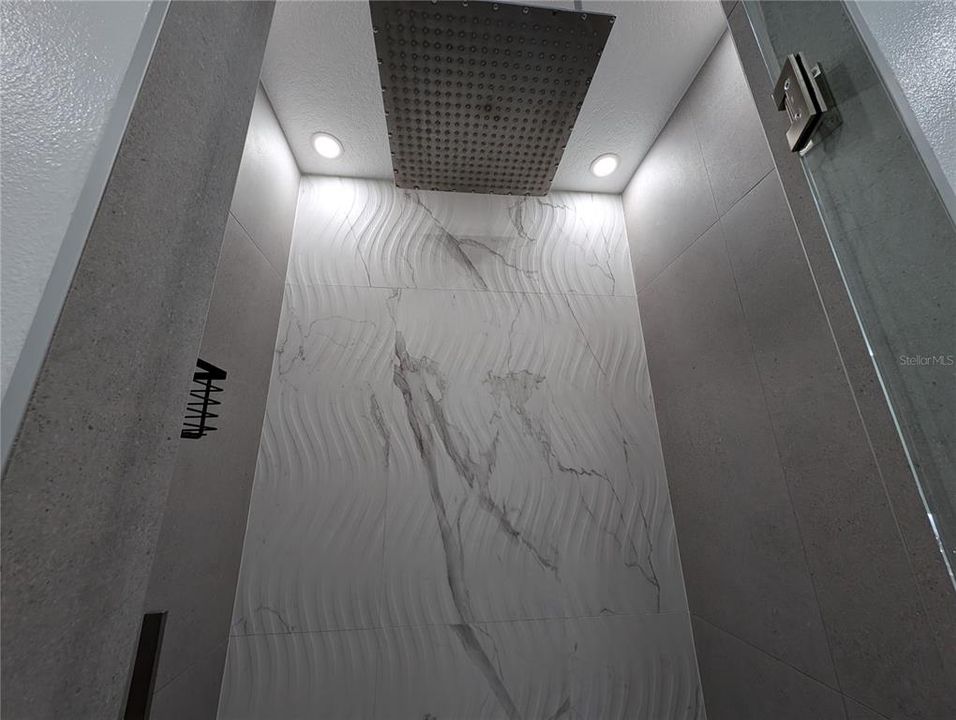 Под контрактом: $710,000 (4 спален, 3 ванн, 2674 Квадратных фут)