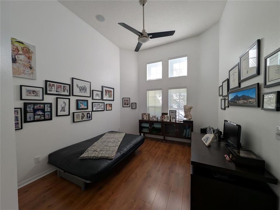 Под контрактом: $710,000 (4 спален, 3 ванн, 2674 Квадратных фут)