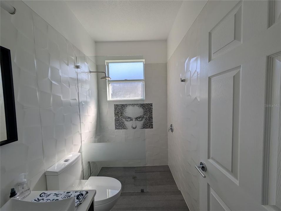 Под контрактом: $710,000 (4 спален, 3 ванн, 2674 Квадратных фут)