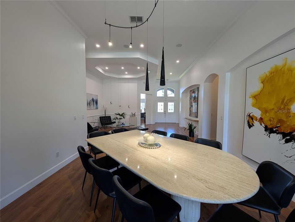 Под контрактом: $710,000 (4 спален, 3 ванн, 2674 Квадратных фут)