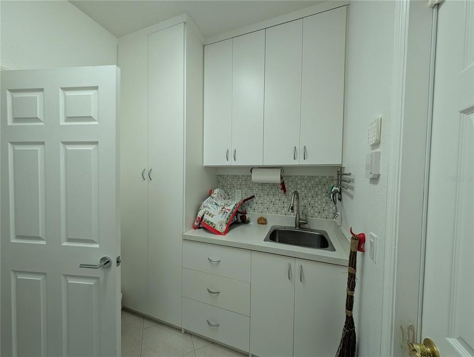 Под контрактом: $710,000 (4 спален, 3 ванн, 2674 Квадратных фут)