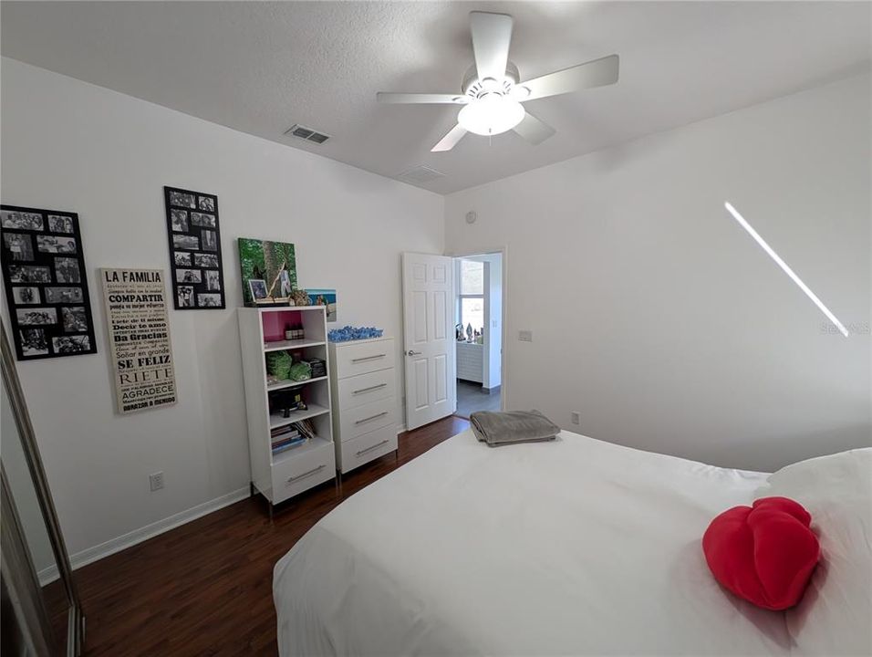 Под контрактом: $710,000 (4 спален, 3 ванн, 2674 Квадратных фут)