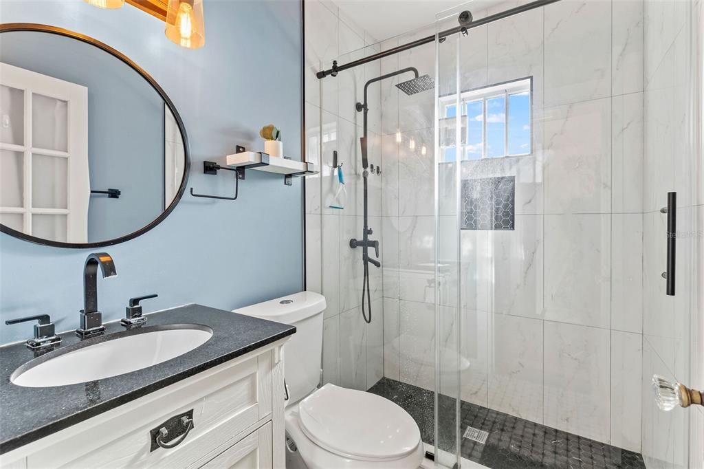 待售: $440,000 (2 贝兹, 1 浴室, 729 平方英尺)