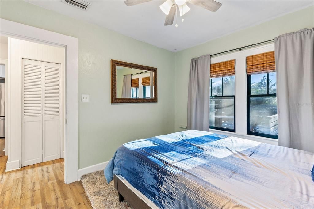 待售: $440,000 (2 贝兹, 1 浴室, 729 平方英尺)