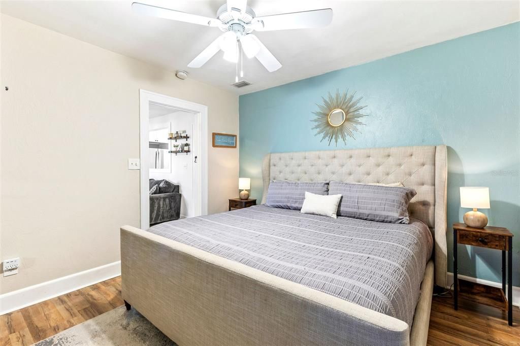 待售: $440,000 (2 贝兹, 1 浴室, 729 平方英尺)