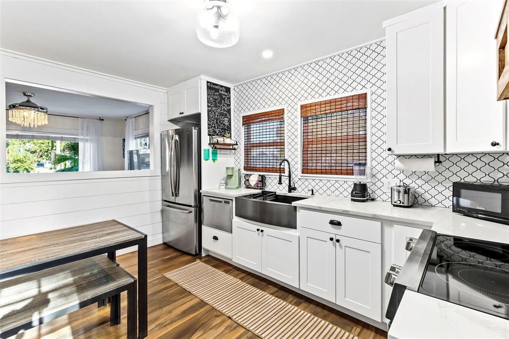 待售: $440,000 (2 贝兹, 1 浴室, 729 平方英尺)