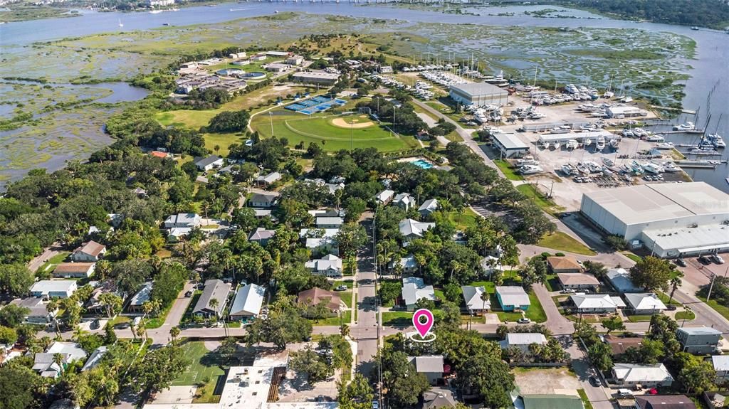 待售: $440,000 (2 贝兹, 1 浴室, 729 平方英尺)