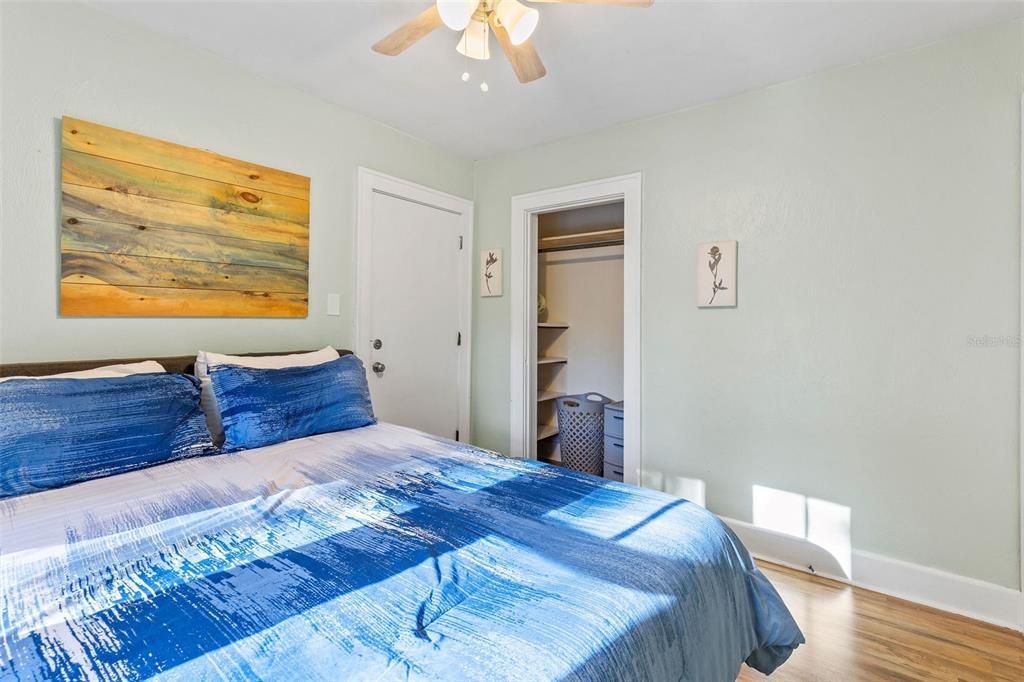 待售: $440,000 (2 贝兹, 1 浴室, 729 平方英尺)