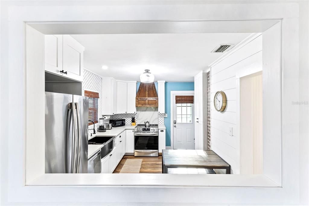 待售: $440,000 (2 贝兹, 1 浴室, 729 平方英尺)