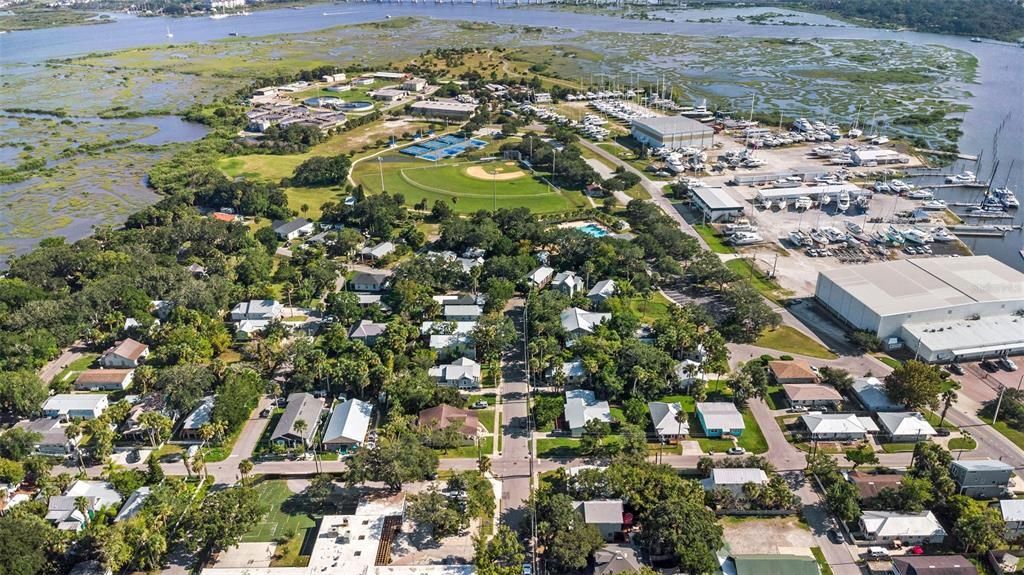 待售: $440,000 (2 贝兹, 1 浴室, 729 平方英尺)