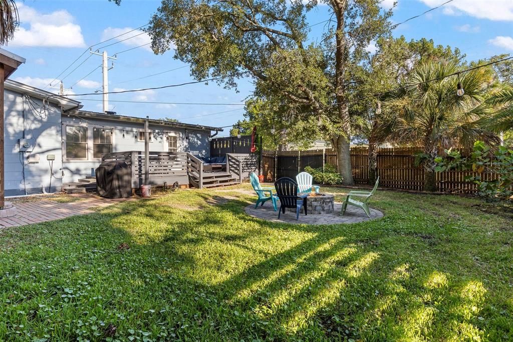 待售: $440,000 (2 贝兹, 1 浴室, 729 平方英尺)