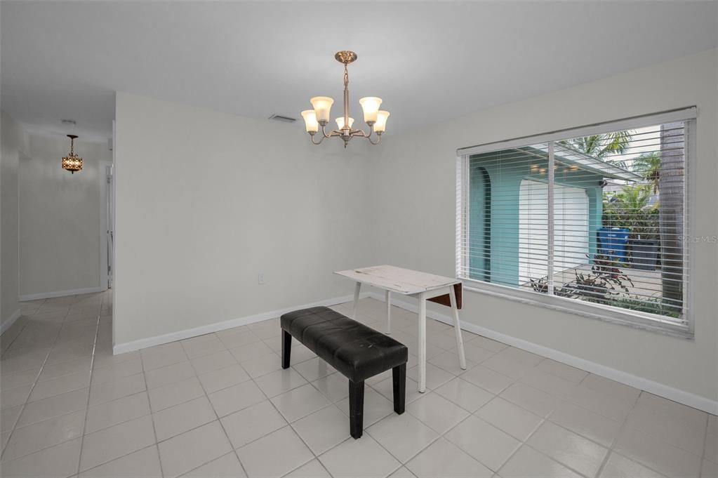 出租: $3,595 (3 贝兹, 2 浴室, 1344 平方英尺)