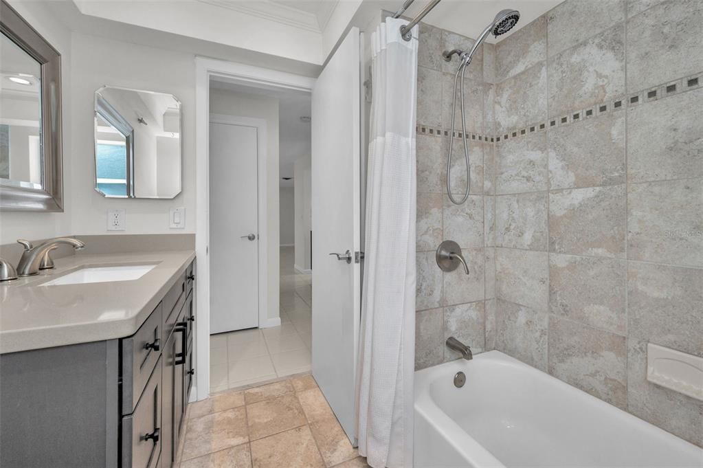 出租: $3,595 (3 贝兹, 2 浴室, 1344 平方英尺)