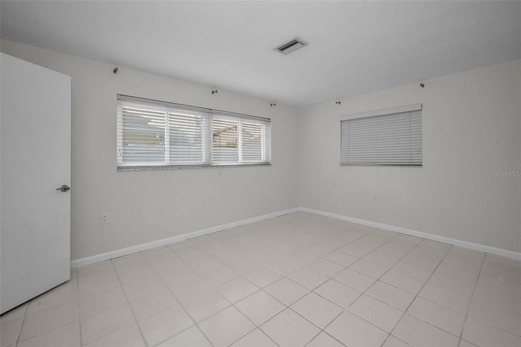 出租: $3,595 (3 贝兹, 2 浴室, 1344 平方英尺)