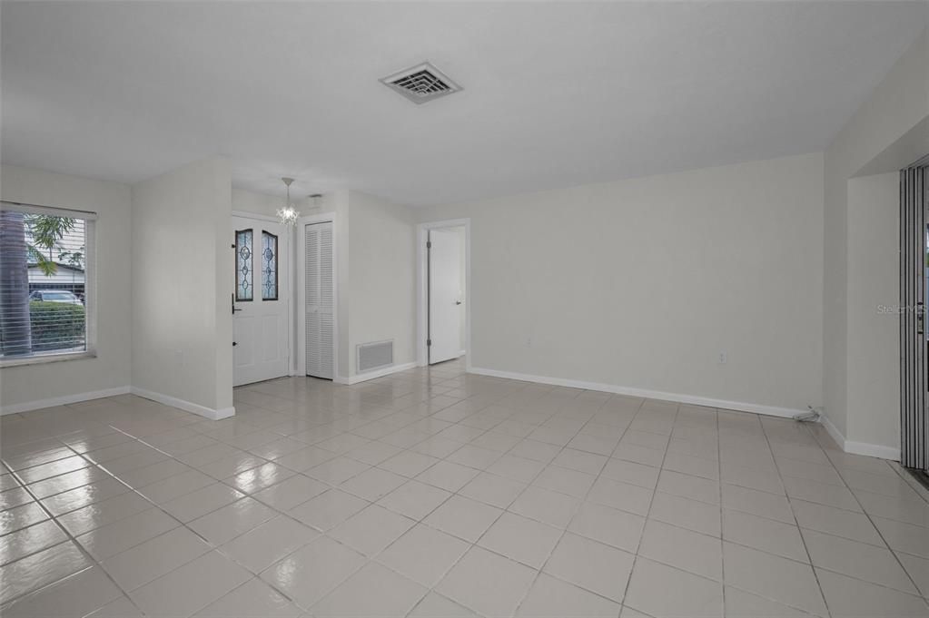 出租: $3,595 (3 贝兹, 2 浴室, 1344 平方英尺)