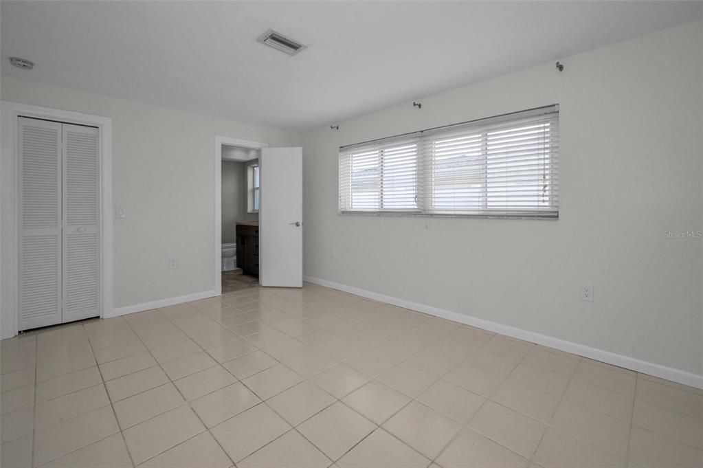 出租: $3,595 (3 贝兹, 2 浴室, 1344 平方英尺)