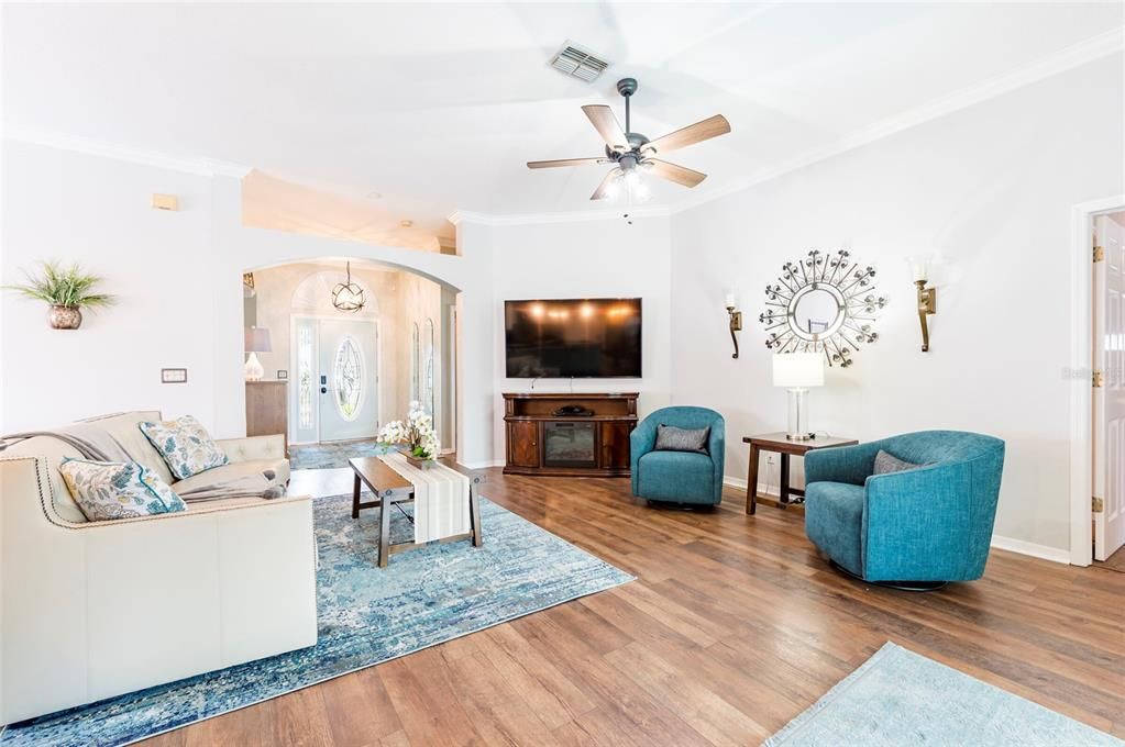 Active With Contract: $425,000 (4 beds, 2 baths, 1871 Square Feet)