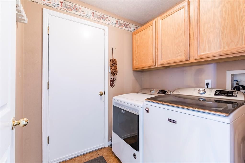 Active With Contract: $425,000 (4 beds, 2 baths, 1871 Square Feet)