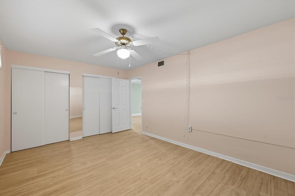 Activo con contrato: $106,000 (2 camas, 1 baños, 950 Pies cuadrados)