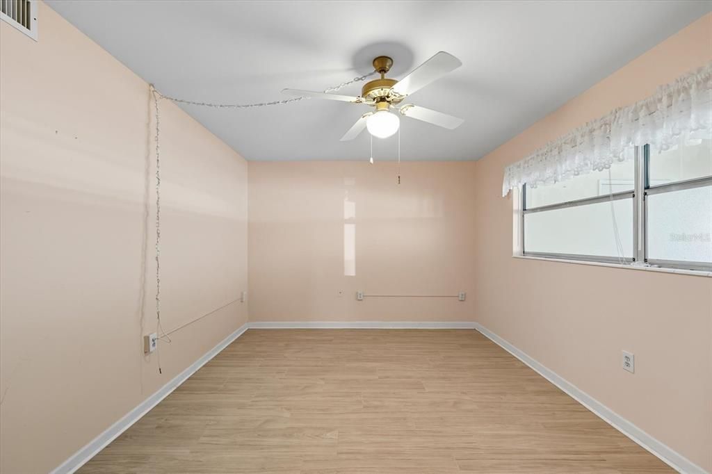 Activo con contrato: $106,000 (2 camas, 1 baños, 950 Pies cuadrados)