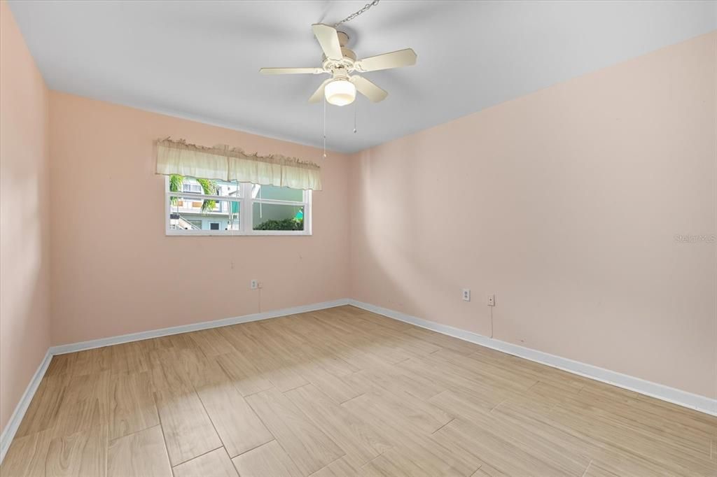 Activo con contrato: $106,000 (2 camas, 1 baños, 950 Pies cuadrados)